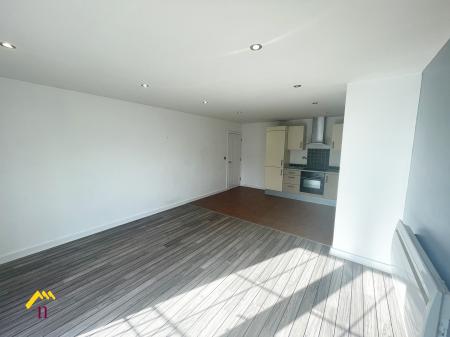 2 bedroom Flat to let in Crookesbroom Lane, Hatfield, Doncaster, DN7