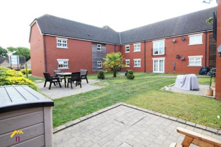 2 bedroom Flat to let in Crookesbroom Lane, Hatfield, Doncaster, DN7