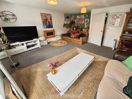 3 bedroom Semi-detached house for sale in Turnberry Mews, Stainforth, Doncaster, DN7