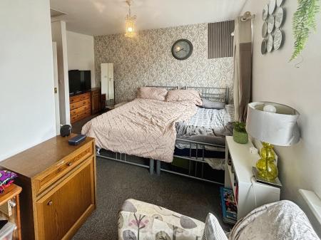 3 bedroom Semi-detached house for sale in Turnberry Mews, Stainforth, Doncaster, DN7
