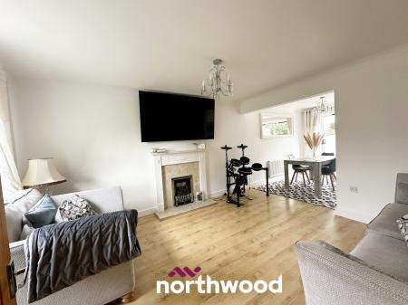 3 bedroom Detached house to let in Monks Close, Dunscroft, Doncaster, DN7