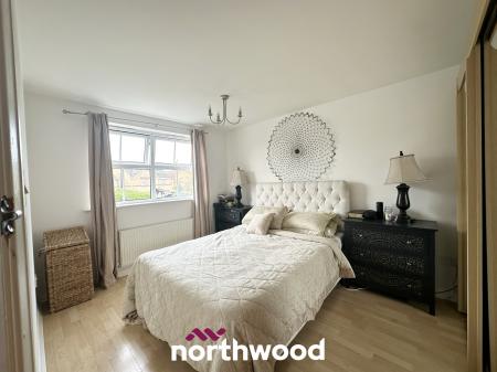 3 bedroom Detached house to let in Monks Close, Dunscroft, Doncaster, DN7