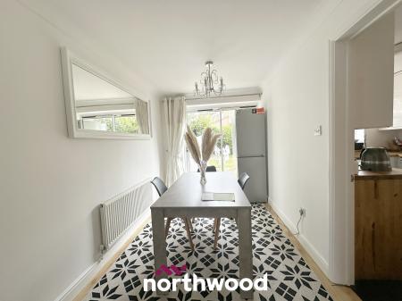 3 bedroom Detached house to let in Monks Close, Dunscroft, Doncaster, DN7