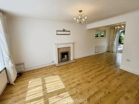 3 bedroom Detached house to let in Monks Close, Dunscroft, Doncaster, DN7