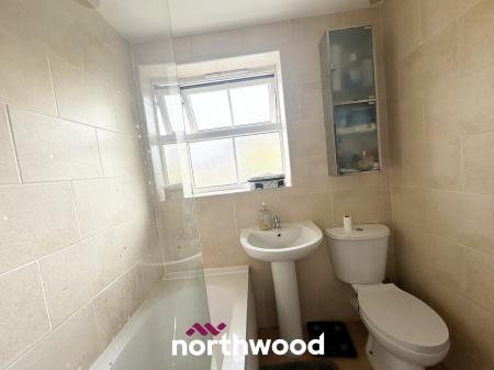 3 bedroom Detached house to let in Monks Close, Dunscroft, Doncaster, DN7