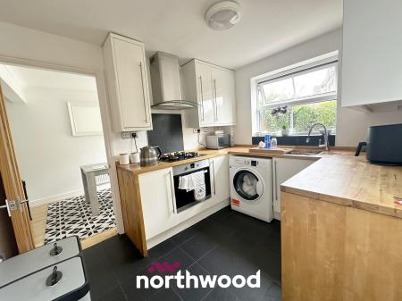 3 bedroom Detached house to let in Monks Close, Dunscroft, Doncaster, DN7