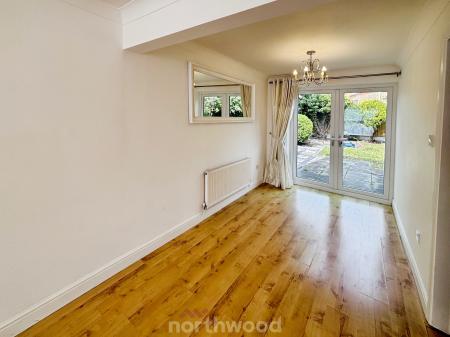3 bedroom Detached house to let in Monks Close, Dunscroft, Doncaster, DN7