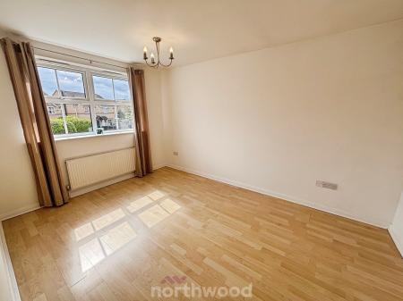 3 bedroom Detached house to let in Monks Close, Dunscroft, Doncaster, DN7