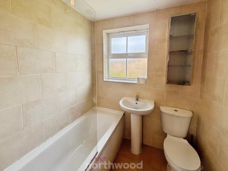3 bedroom Detached house to let in Monks Close, Dunscroft, Doncaster, DN7