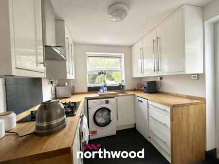 3 bedroom Detached house to let in Monks Close, Dunscroft, Doncaster, DN7