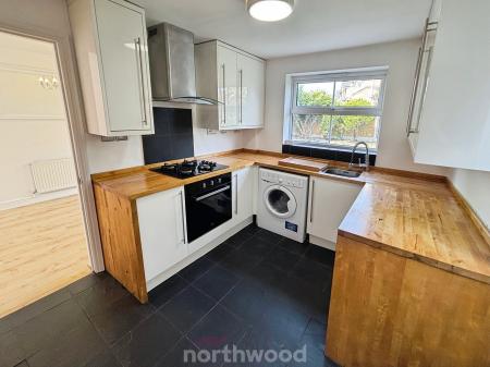 3 bedroom Detached house to let in Monks Close, Dunscroft, Doncaster, DN7