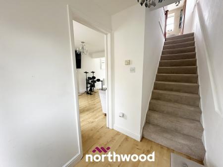 3 bedroom Detached house to let in Monks Close, Dunscroft, Doncaster, DN7