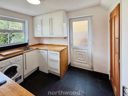 3 bedroom Detached house to let in Monks Close, Dunscroft, Doncaster, DN7