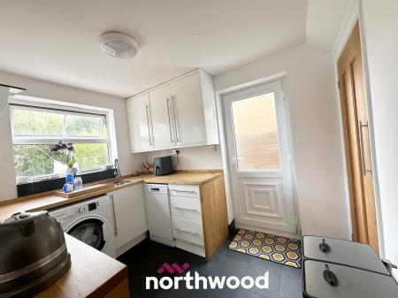 3 bedroom Detached house to let in Monks Close, Dunscroft, Doncaster, DN7