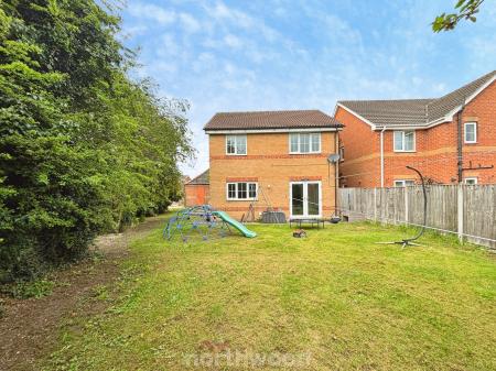 4 bedroom Detached house for sale in Highfield Close, Dunscroft, Doncaster, DN7