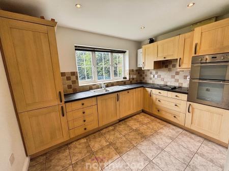 4 bedroom Detached house for sale in Highfield Close, Dunscroft, Doncaster, DN7