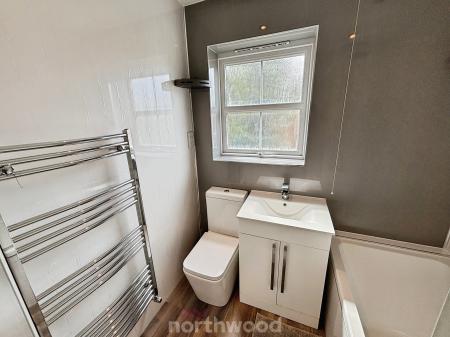 4 bedroom Detached house for sale in Highfield Close, Dunscroft, Doncaster, DN7