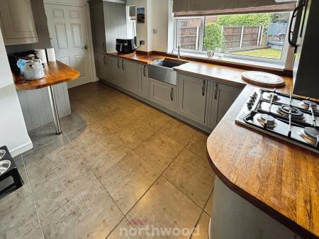 3 bedroom Semi-detached house to let in Coppice Lane, Hatfield, Doncaster, DN7