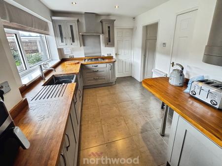 3 bedroom Semi-detached house to let in Coppice Lane, Hatfield, Doncaster, DN7