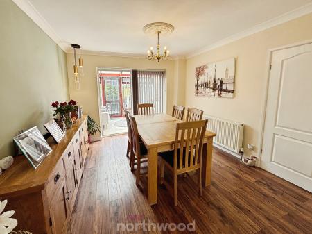 3 bedroom Detached house for sale in Grange Avenue, Doncaster, Doncaster, DN7