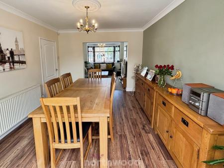 3 bedroom Detached house for sale in Grange Avenue, Doncaster, Doncaster, DN7