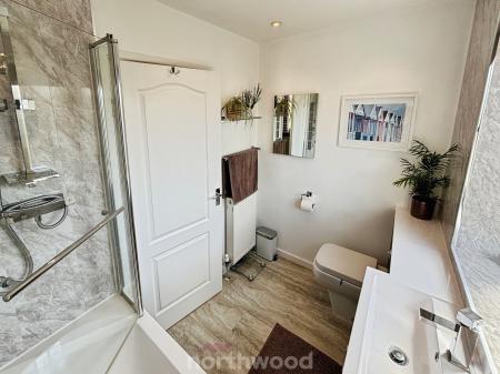 3 bedroom Detached house for sale in Grange Avenue, Doncaster, Doncaster, DN7
