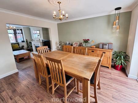 3 bedroom Detached house for sale in Grange Avenue, Doncaster, Doncaster, DN7