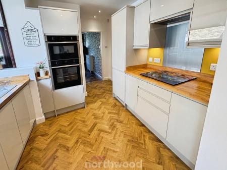 3 bedroom Detached house for sale in Grange Avenue, Doncaster, Doncaster, DN7
