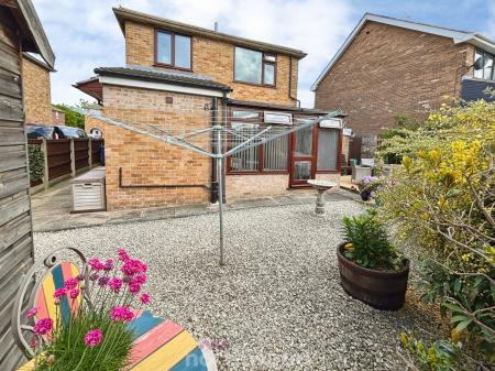 3 bedroom Detached house for sale in Grange Avenue, Doncaster, Doncaster, DN7
