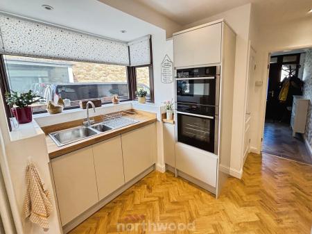 3 bedroom Detached house for sale in Grange Avenue, Doncaster, Doncaster, DN7