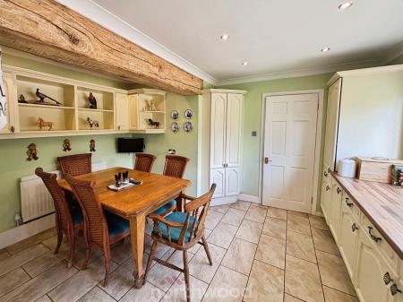 4 bedroom Detached house for sale in Coppice Grove, Hatfield, Doncaster, DN7
