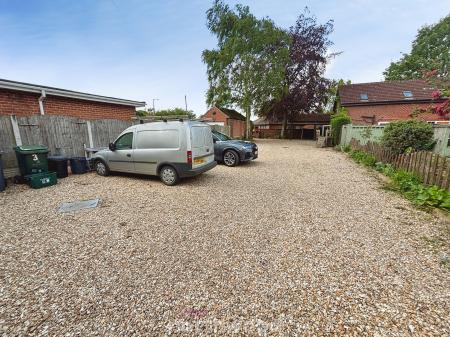 4 bedroom Detached house for sale in Coppice Grove, Hatfield, Doncaster, DN7