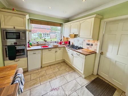 4 bedroom Detached house for sale in Coppice Grove, Hatfield, Doncaster, DN7