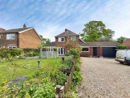 4 bedroom Detached house for sale in Coppice Grove, Hatfield, Doncaster, DN7