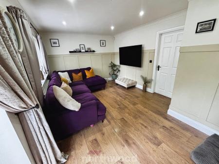 3 bedroom Semi-detached house for sale in Hund Oak Drive, Hatfield, Doncaster, DN7