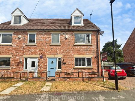 3 bedroom Semi-detached house for sale in Hund Oak Drive, Hatfield, Doncaster, DN7