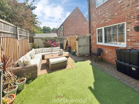 3 bedroom Semi-detached house for sale in Hund Oak Drive, Hatfield, Doncaster, DN7
