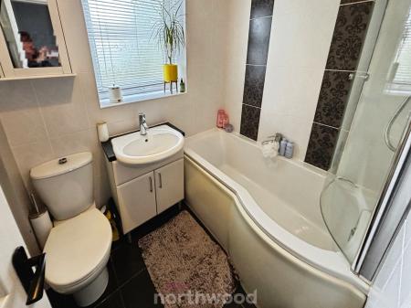 3 bedroom Semi-detached house for sale in Hund Oak Drive, Hatfield, Doncaster, DN7