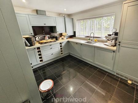 3 bedroom Semi-detached house for sale in Hund Oak Drive, Hatfield, Doncaster, DN7