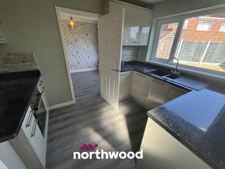 3 bedroom Semi-detached house for sale in Sunningdale Road, Hatfield Woodhouse, Doncaster, DN7