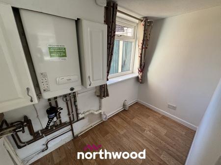 3 bedroom Semi-detached house for sale in Sunningdale Road, Hatfield Woodhouse, Doncaster, DN7