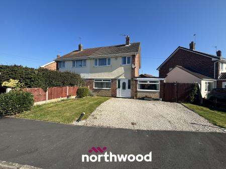 3 bedroom Semi-detached house for sale in Sunningdale Road, Hatfield Woodhouse, Doncaster, DN7