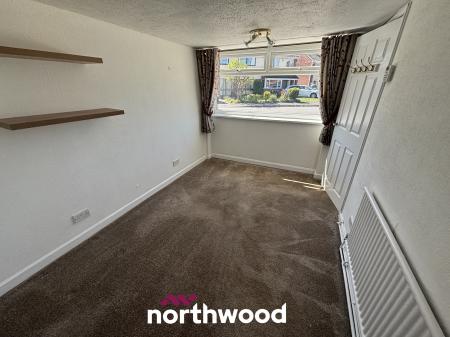3 bedroom Semi-detached house for sale in Sunningdale Road, Hatfield Woodhouse, Doncaster, DN7
