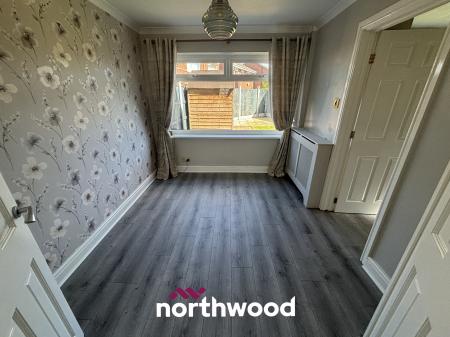 3 bedroom Semi-detached house for sale in Sunningdale Road, Hatfield Woodhouse, Doncaster, DN7