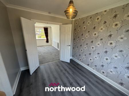 3 bedroom Semi-detached house for sale in Sunningdale Road, Hatfield Woodhouse, Doncaster, DN7