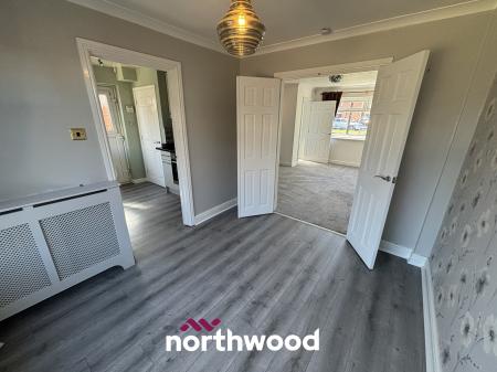 3 bedroom Semi-detached house for sale in Sunningdale Road, Hatfield Woodhouse, Doncaster, DN7