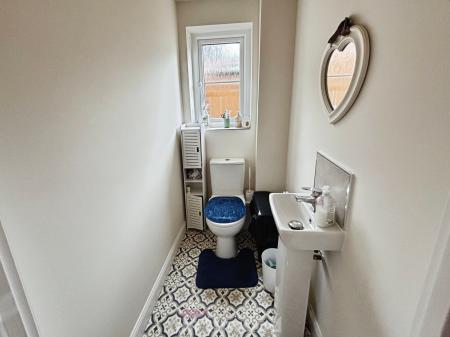 3 bedroom Semi-detached house to let in Farmhouse Drive, Hatfield, Doncaster, DN7