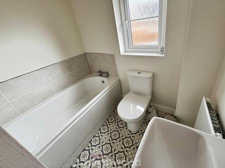 3 bedroom Semi-detached house to let in Farmhouse Drive, Hatfield, Doncaster, DN7