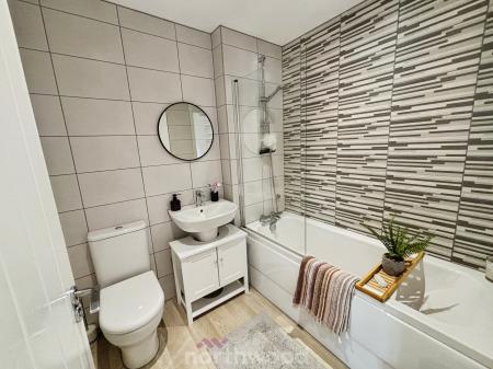 2 bedroom Detached house for sale in Viking Way, Doncaster, DN7