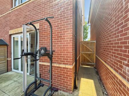 2 bedroom Detached house for sale in Viking Way, Doncaster, DN7